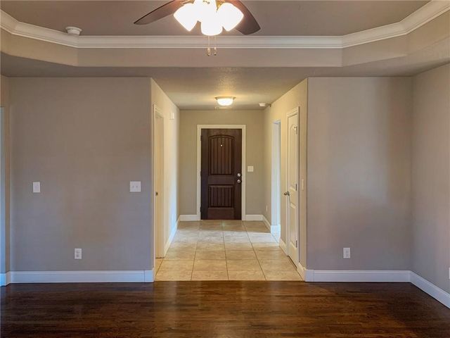 900 SW Crownview, Bentonville, AR 72712