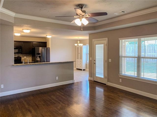 900 SW Crownview, Bentonville, AR 72712