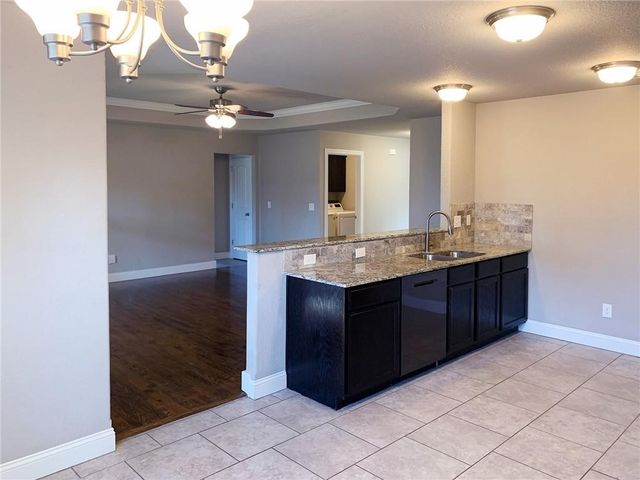 900 SW Crownview, Bentonville, AR 72712