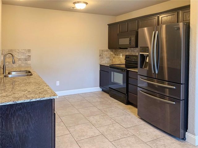 900 SW Crownview, Bentonville, AR 72712