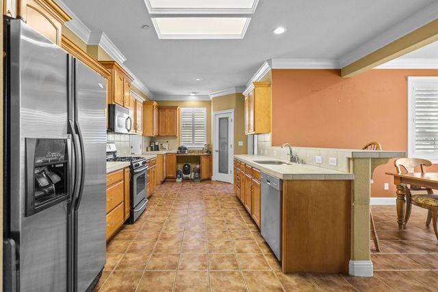 938 Leisha Lane, Redding, CA 96001