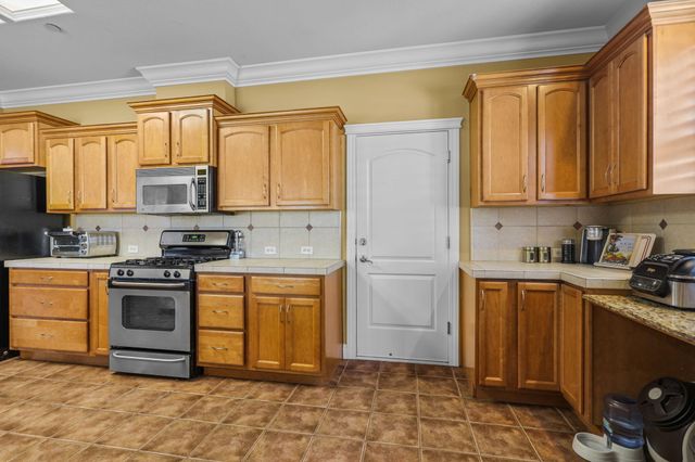 938 Leisha Lane, Redding, CA 96001