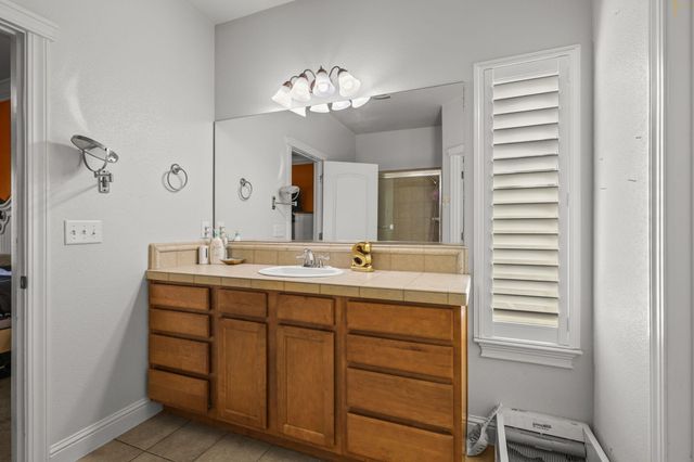 938 Leisha Lane, Redding, CA 96001