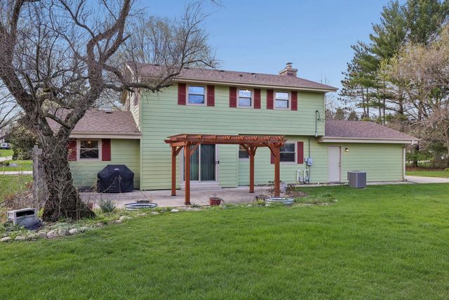 W310S9014 Cherokee PASS, Mukwonago, WI 53149