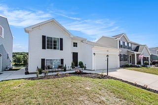 560 N Cygnet Lake Dr, Benton Harbor, MI 49022