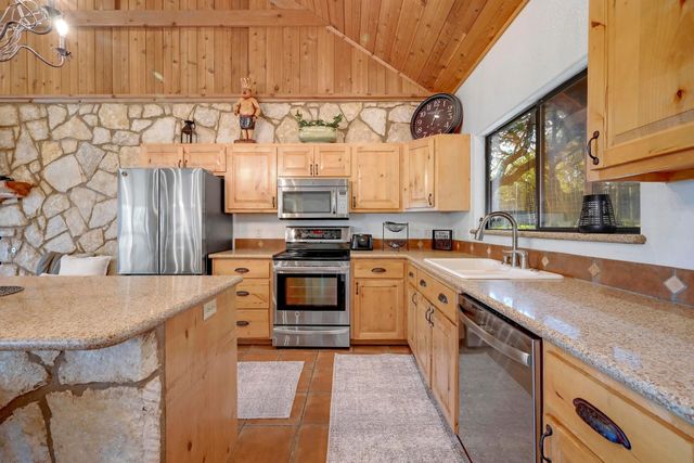 401 Madrone Canyon DR, Dripping Springs, TX 78620
