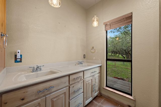 401 Madrone Canyon DR, Dripping Springs, TX 78620