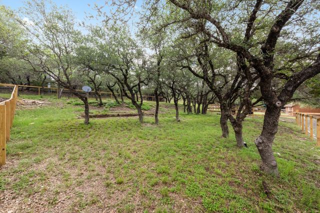 401 Madrone Canyon DR, Dripping Springs, TX 78620