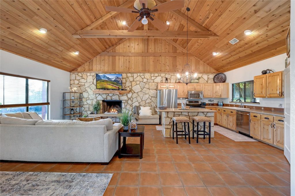 401 Madrone Canyon DR, Dripping Springs, TX 78620
