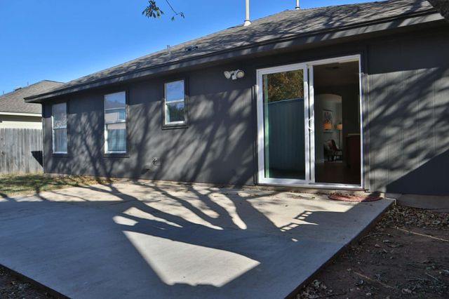 717 Blair Ave, Bastrop, TX 78602