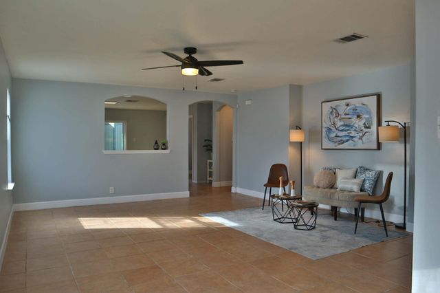 717 Blair Ave, Bastrop, TX 78602