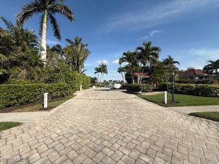 4792 Corian CT, Naples, FL 34114