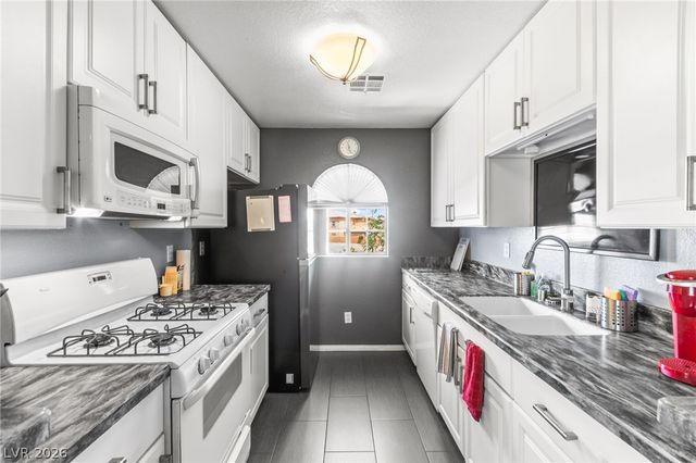 6832 Elm Creek Drive 204, Las Vegas, NV 89108