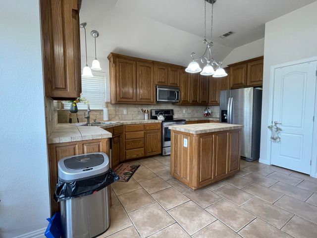 1801 Roadrunner Drive, Weatherford, TX 76088