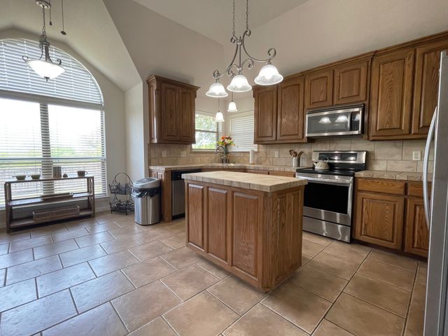 1801 Roadrunner Drive, Weatherford, TX 76088