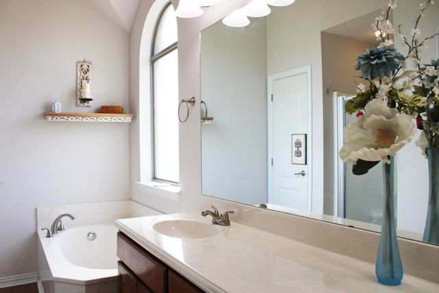 1801 Roadrunner Drive, Weatherford, TX 76088