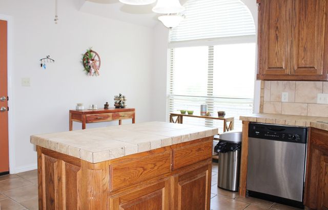 1801 Roadrunner Drive, Weatherford, TX 76088