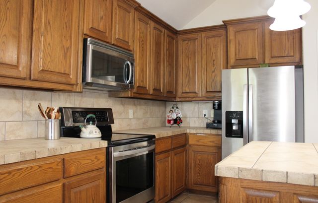 1801 Roadrunner Drive, Weatherford, TX 76088