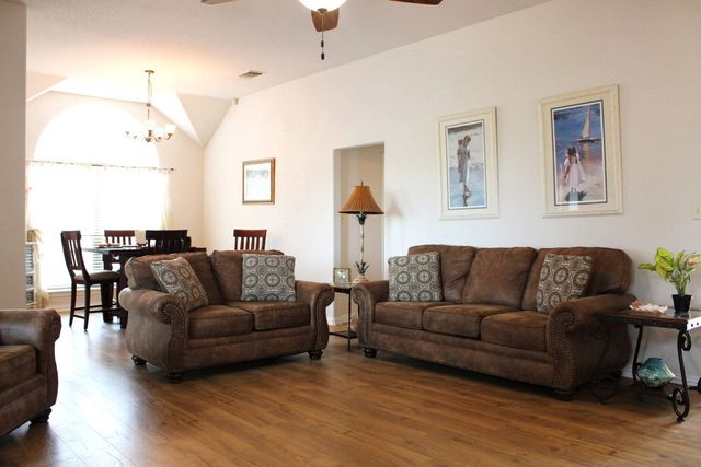 1801 Roadrunner Drive, Weatherford, TX 76088