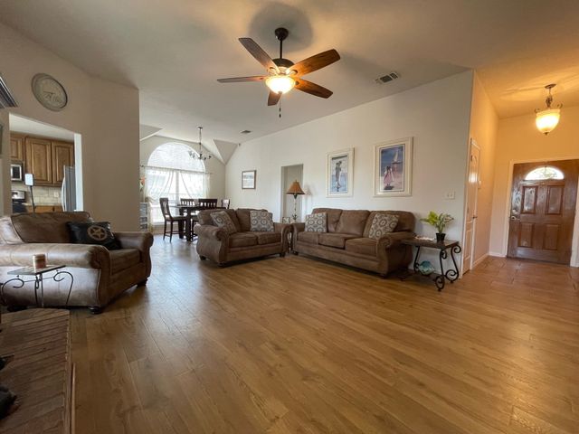 1801 Roadrunner Drive, Weatherford, TX 76088