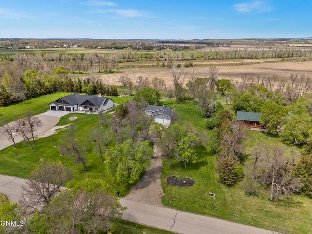 5800 Lariat Loop, Bismarck, ND 58503 property photo