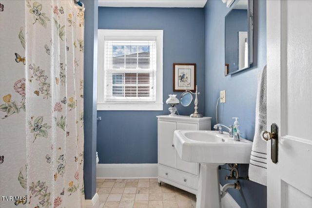 108 West Valley Street, Abingdon, VA 24210