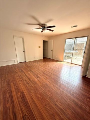 562 Dickens Road NW, Lilburn, GA 30047