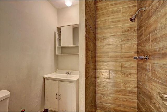 562 Dickens Road NW, Lilburn, GA 30047