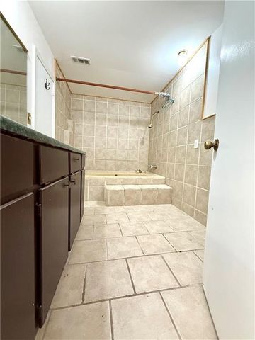 562 Dickens Road NW, Lilburn, GA 30047