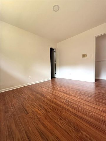 562 Dickens Road NW, Lilburn, GA 30047