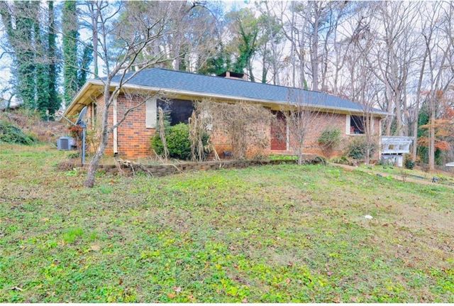 562 Dickens Road NW, Lilburn, GA 30047