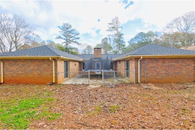 562 Dickens Road NW, Lilburn, GA 30047