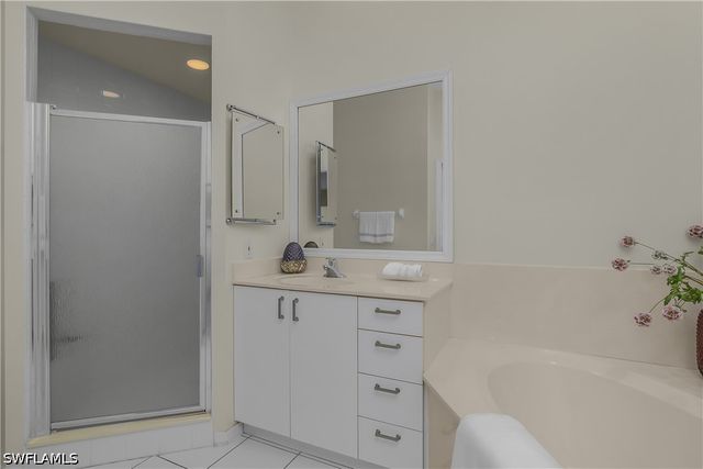 6867 Satinleaf RD S 201, Naples, FL 34109