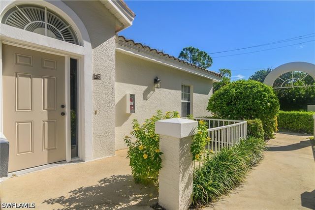 6867 Satinleaf RD S 201, Naples, FL 34109