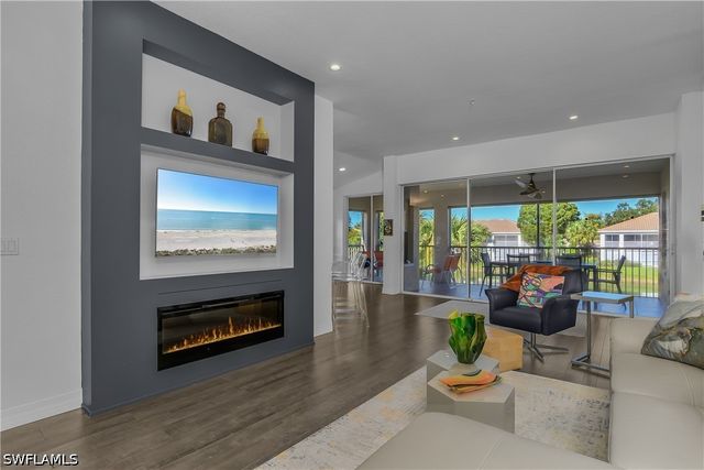 6867 Satinleaf RD S 201, Naples, FL 34109