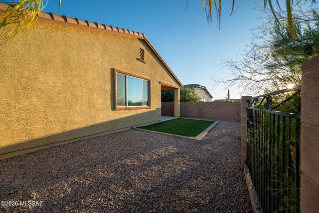 12047 N Golden Mirror Drive, Marana, AZ 85658