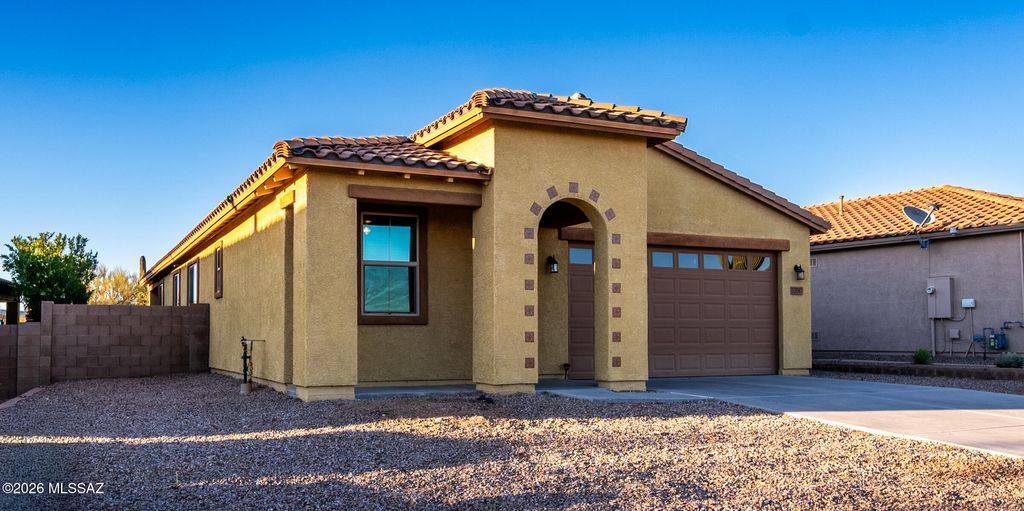 12047 N Golden Mirror Drive, Marana, AZ 85658