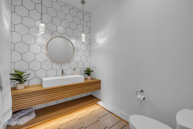 7851 N CENTRAL Avenue, Phoenix, AZ 85020