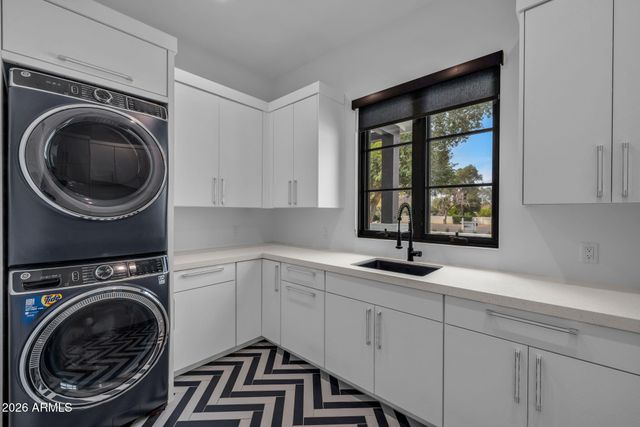 7851 N CENTRAL Avenue, Phoenix, AZ 85020