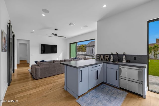 7851 N CENTRAL Avenue, Phoenix, AZ 85020