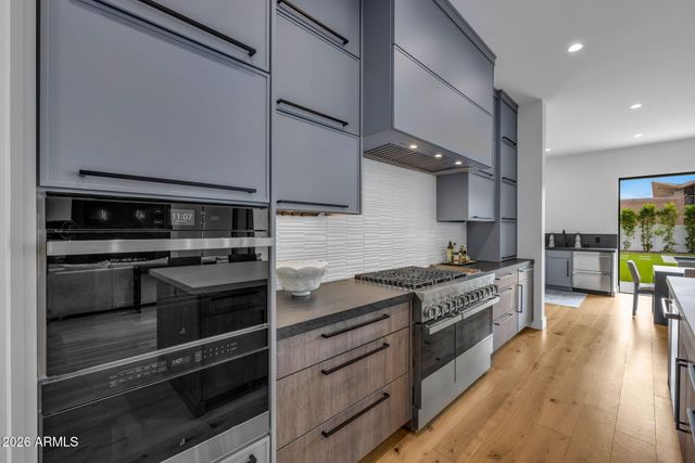 7851 N CENTRAL Avenue, Phoenix, AZ 85020