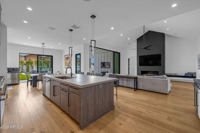 7851 N CENTRAL Avenue, Phoenix, AZ 85020