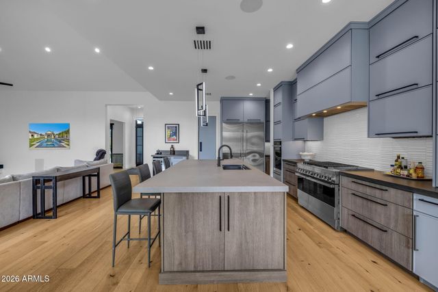 7851 N CENTRAL Avenue, Phoenix, AZ 85020