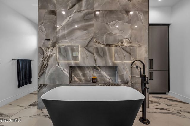 7851 N CENTRAL Avenue, Phoenix, AZ 85020