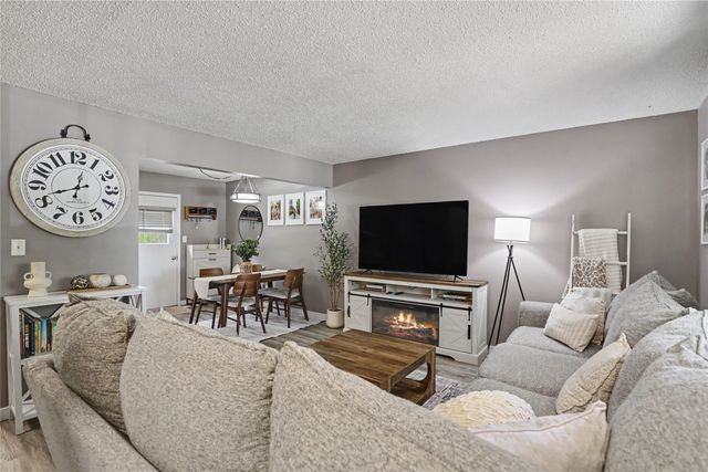 5703 SW 3rd Street, Des Moines, IA 50315