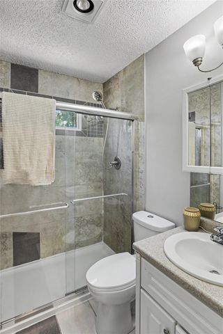 5703 SW 3rd Street, Des Moines, IA 50315
