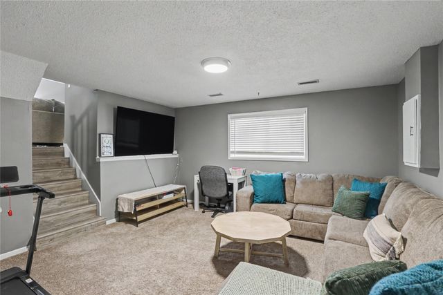 5703 SW 3rd Street, Des Moines, IA 50315