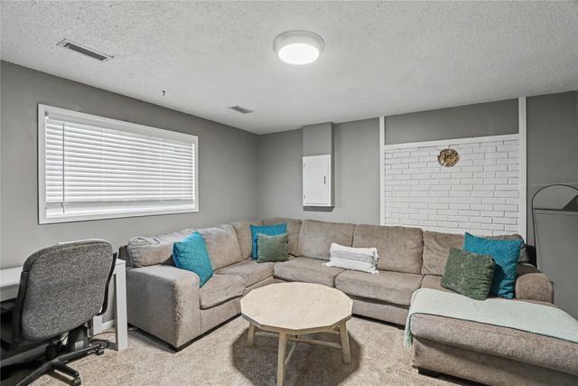 5703 SW 3rd Street, Des Moines, IA 50315