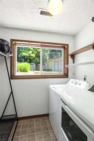 5703 SW 3rd Street, Des Moines, IA 50315