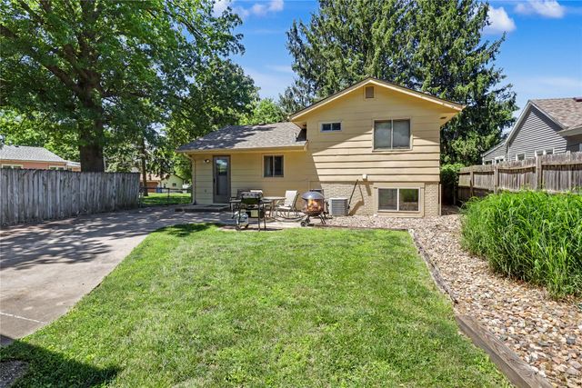 5703 SW 3rd Street, Des Moines, IA 50315